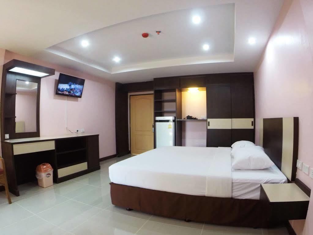 Oyo 523 Aa Pattaya Ville Exterior photo