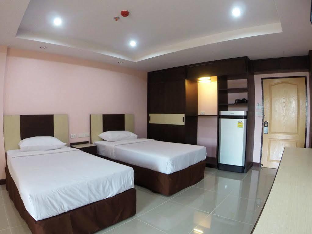 Oyo 523 Aa Pattaya Ville Exterior photo