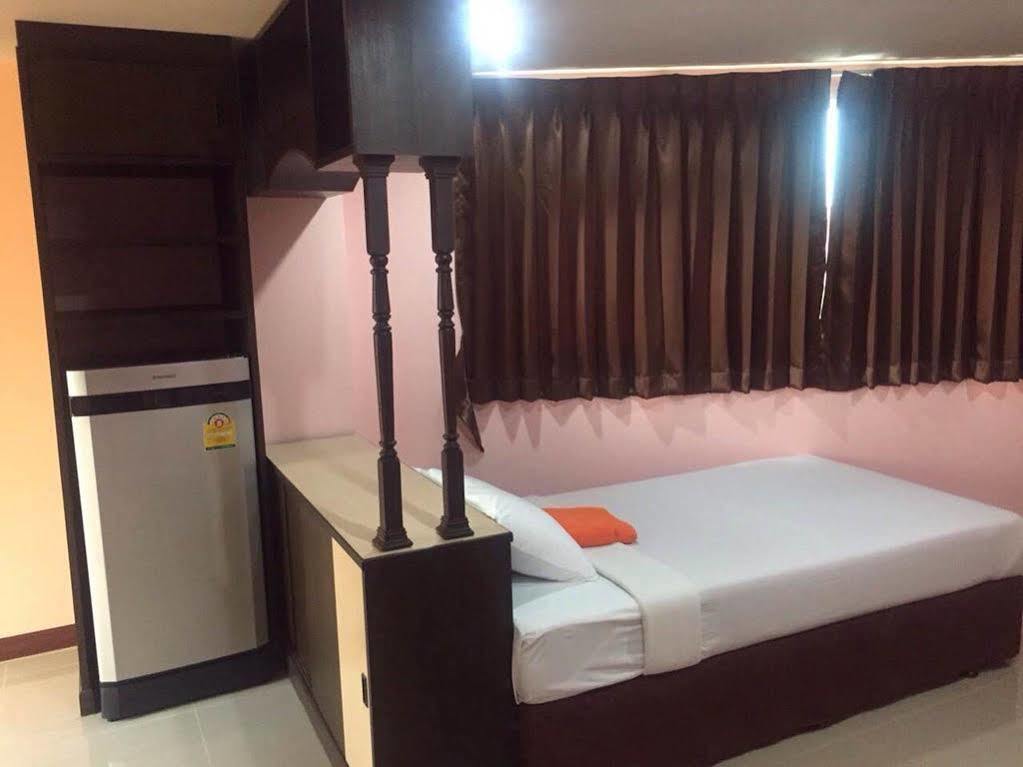 Oyo 523 Aa Pattaya Ville Exterior photo