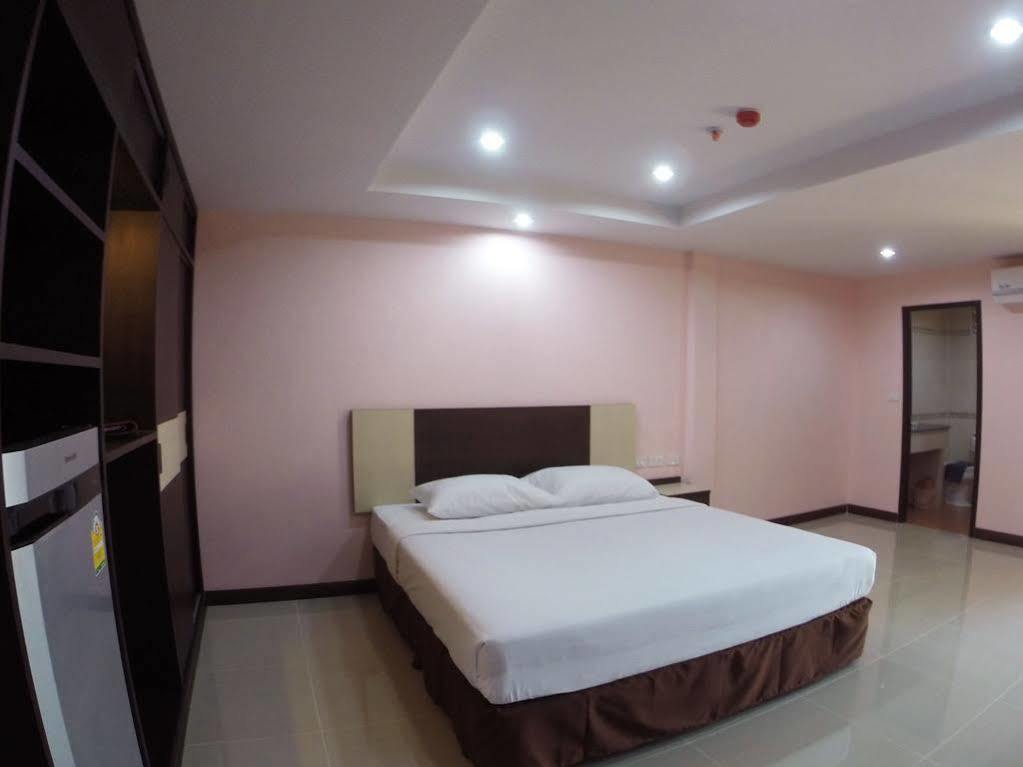 Oyo 523 Aa Pattaya Ville Exterior photo