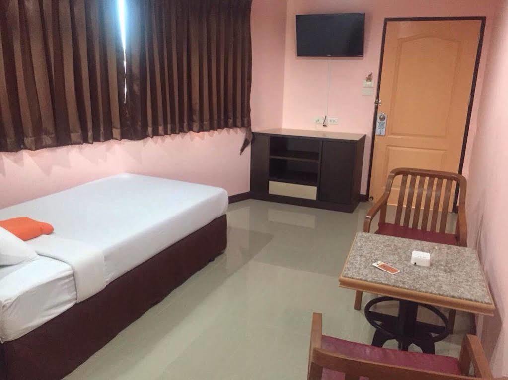 Oyo 523 Aa Pattaya Ville Exterior photo