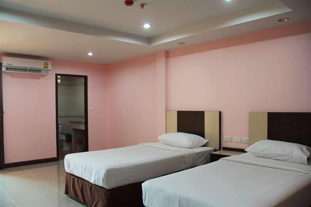 Oyo 523 Aa Pattaya Ville Exterior photo
